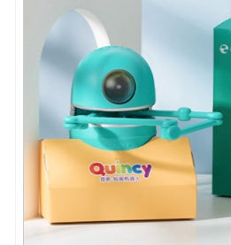 Robot de pintura para niños de jardín de infantes.